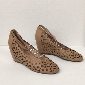 Adorable cut-out pattern wedge shoes with straps.